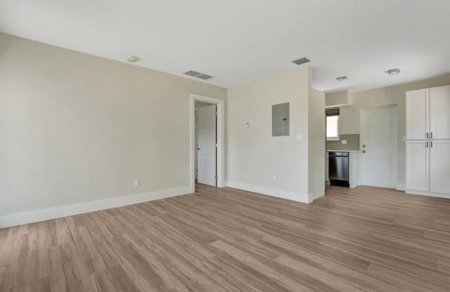 875 NE 39th St - 875 Northeast 39th Street, Oakland Park, FL 33334