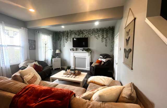 4 Bedroom House in Southside w/ Central Air  Back Patio Gallery 4