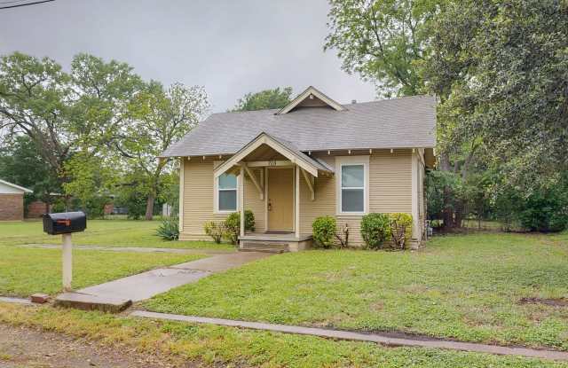 Coming Soon! 3 Bedroom Cleburne Home for Lease - 705 Madison Street, Cleburne, TX 76033