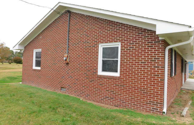 Newly Renovated 3 bedroom, 2 bath home Gallery 3