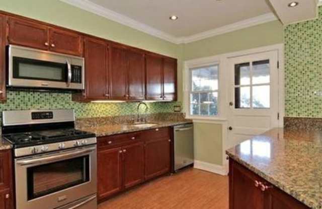 934 Perry Pl Ne Gallery 3
