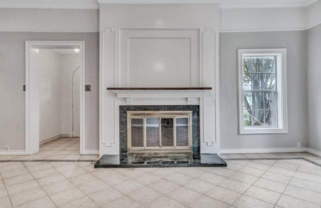 3-BEDROOM IN ALAMO HEIGHTS W/ POOL Gallery 3