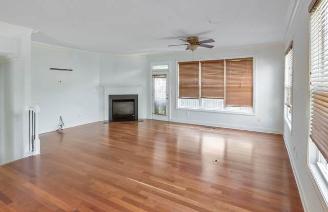 3214 Greenwood Oak Drive - 1 Gallery 2