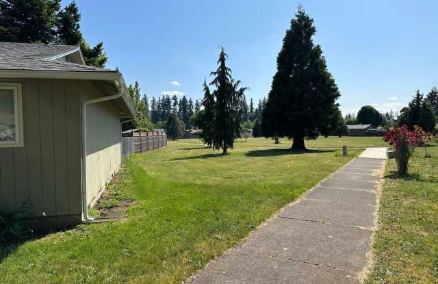 2-bedroom/1-bathroom duplex with garage! Gallery 4