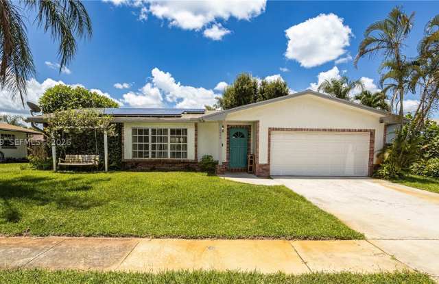 7940 NW 9th St photos photos
