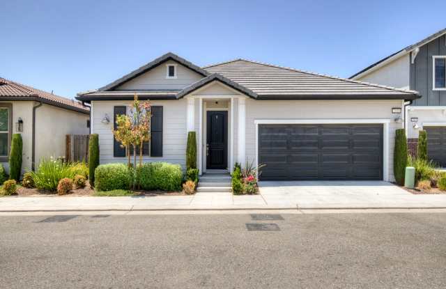 2935 N Leya - 2935 North Leya Drive, Fresno, CA 93727