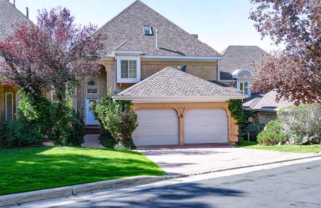 Furnished 5-Bedroom Home in Gated Community Gallery 1