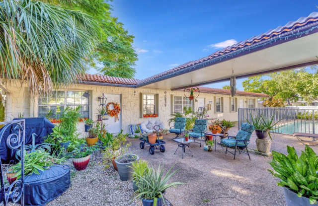 2733 NE 1st Terrace NE photos photos