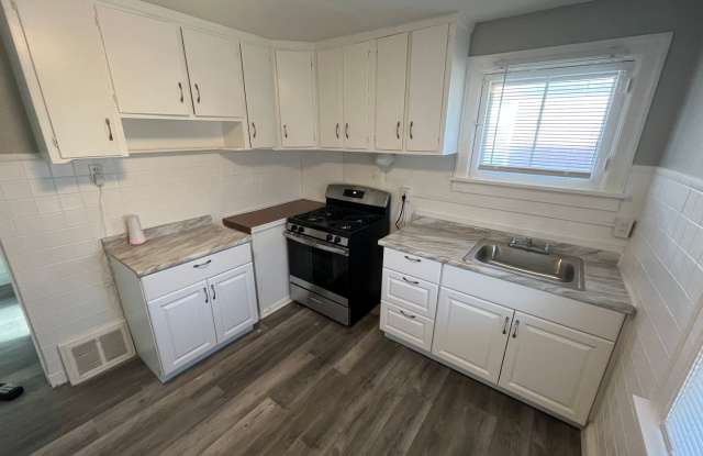 Newly Renovated Two Bedroom Coming Available Soon! Gallery 3