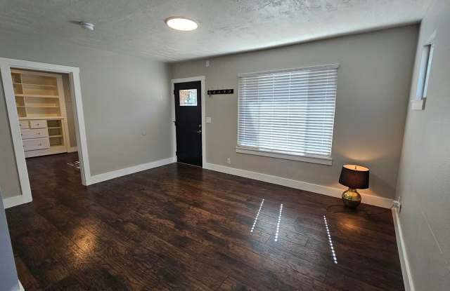 Now Leasing – Spacious & Newly Updated 2-Bedroom Home in NE Salem. Price just lowered!! Gallery 4