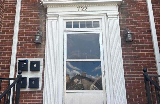 1 Bedroom 1 Bathroom, Quadruplex, Gas Heat,Window units for AC, Water Included in the rent. photos photos