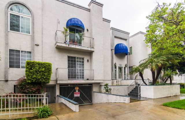 PRIME LOCATION FOR 2 BEDROOM/2.5 BATHROOM CONDO photos photos