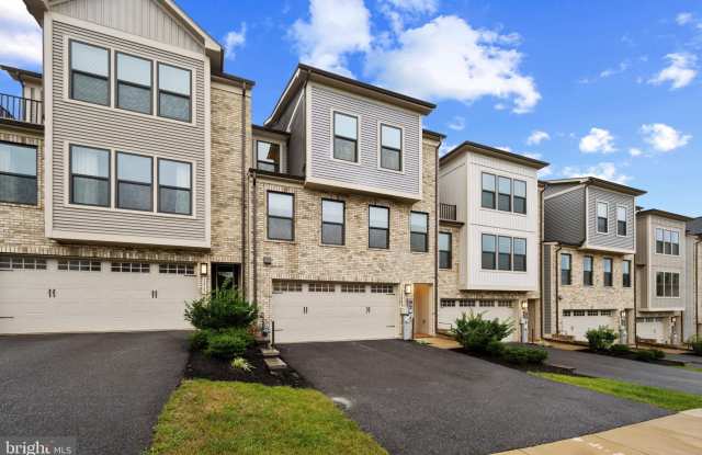 13721 HUNT VALLEY Court Gallery 1
