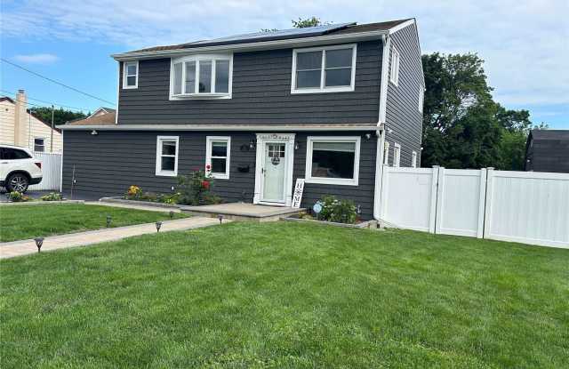 218 15th Street - 218 15th Street, West Babylon, NY 11704