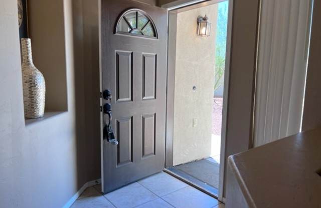 2BR Vacation Home in Gated Community Bullhead Parkway with Utilities Avail 10/1 Gallery 3