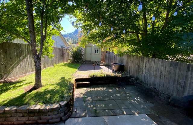 Great 3 Bedroom 2 Bath House in Roseburg! Gallery 3