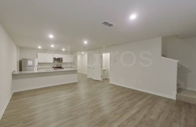 332 Ironwood Court Gallery 3