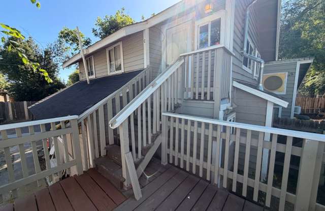 Charming 1BR Duplex in Sacramento Gallery 4