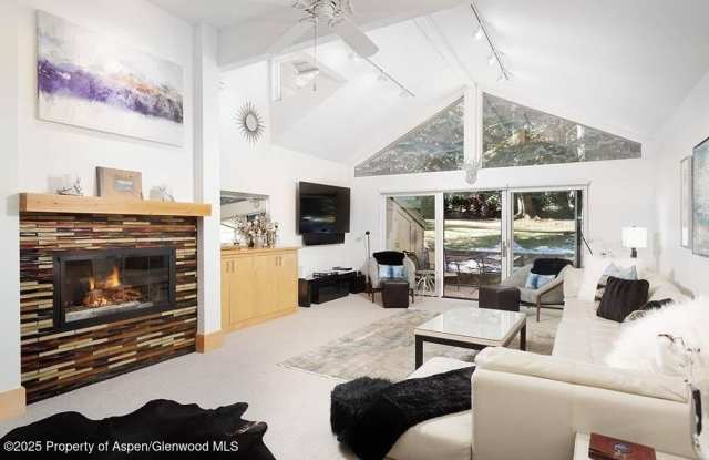 625 S West End Street unit: 8 photos photos