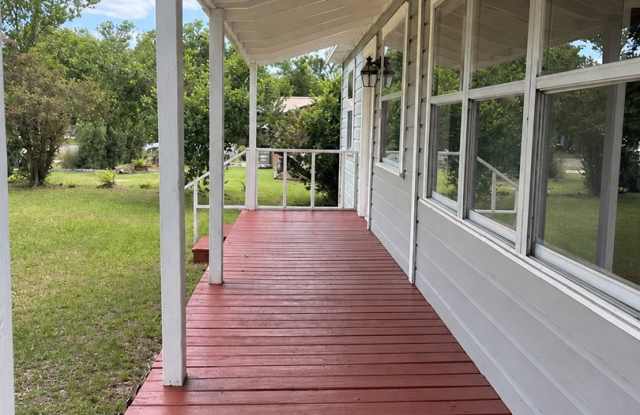 Charming 2BR/1BA Zephyrhills Home with Deck & Fenced Backyard Gallery 4