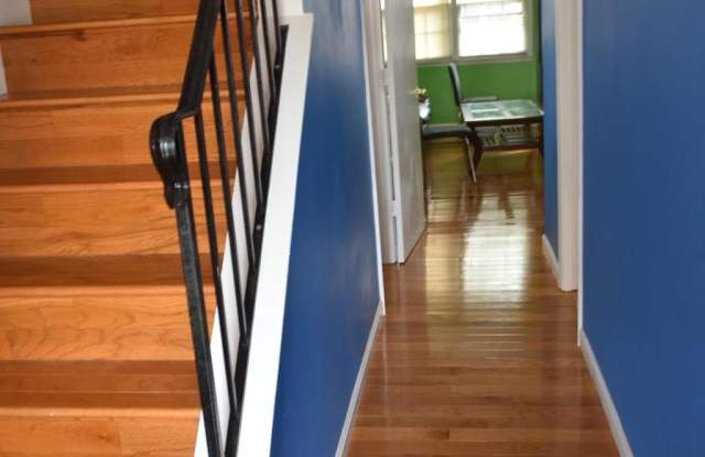 4557 KING EDWARD Court Gallery 3