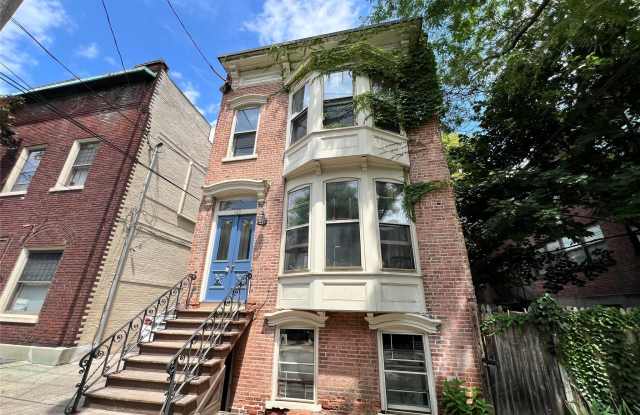 149 Chestnut Street Gallery 1