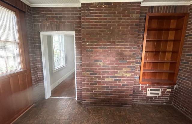 3 Bedrooms | 1 Bathroom | Approximately 1,100 Sq. Ft. Shandon / USC Area Gallery 3
