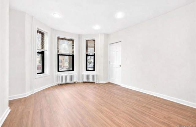 123-16 Hillside Avenue Gallery 3