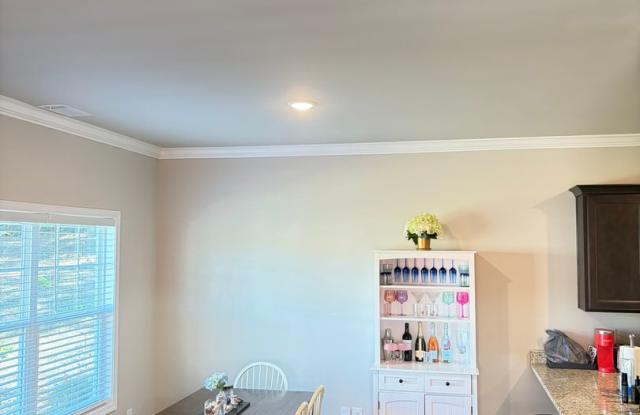 4 Bedroom/4Bath House off of Will Hunter Road! Gallery 4