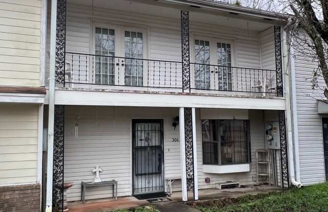 306 Thomas Jefferson Dr photos photos