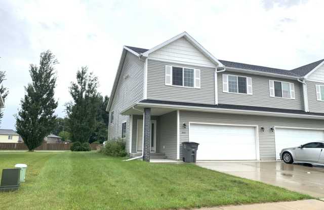 3 Bed 3 Bath Twin Home - 3541 15th Street South, Moorhead, MN 56560 3 Bed 3 Bath Twin Home - 3541 15th Street South, Moorhead, MN 56560
