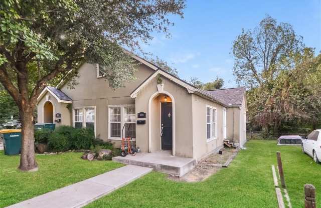 814 W College Street photos photos