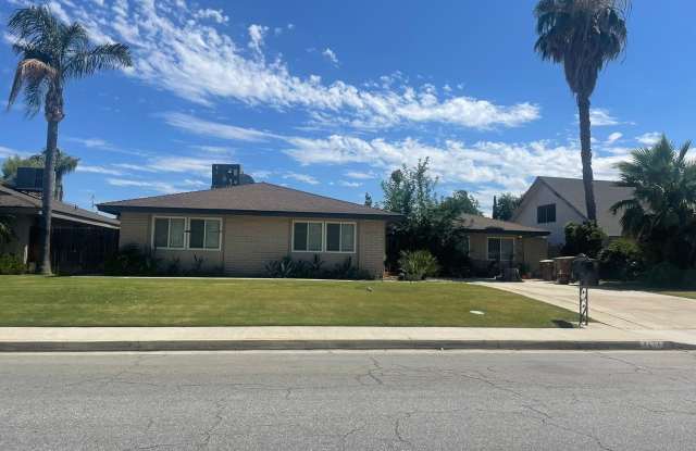 Spacious 4-Bedroom Home with Bonus Rooms Near Centennial Park! photos photos