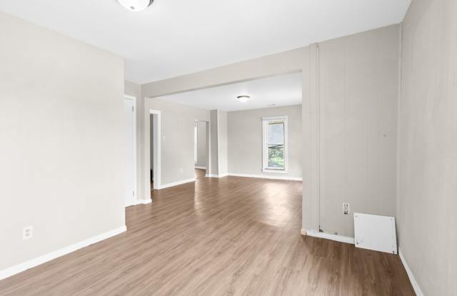 2321 Iowa St Gallery 4