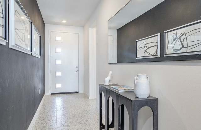 Palm Springs Paradise: Designer-Furnished Home with Private Pool & Spa Gallery 4