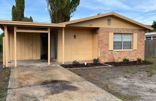 Location! 3 bedroom, 1 bath home - 4011 West Pearl Avenue, Tampa, FL 33611