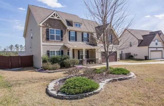 4 bd/ 2.5 ba located MINUTES from Fort Bragg! Quiet Neighborhood! photos photos
