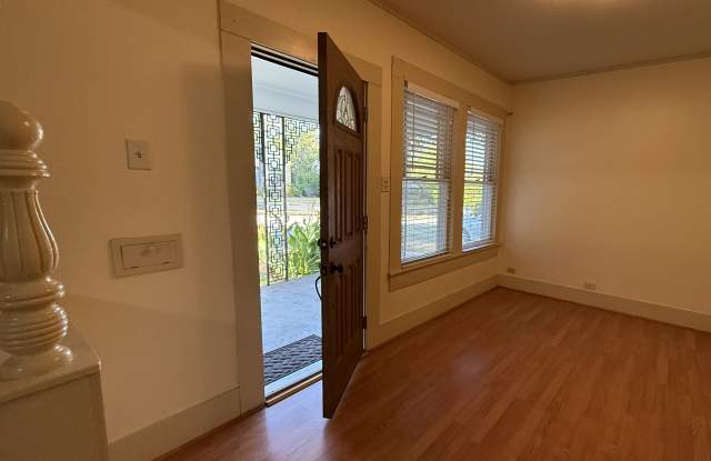 521 East Charnwood Street Gallery 4