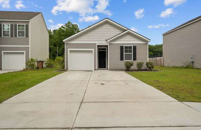 Spacious 4-Bedroom Home Near Fort Stewart with Open Floor Plan & Large Backyard photos photos