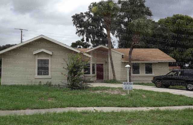 Spacious, Cozy home, very quiet with Fenced Back Yard located in Sanford, photos photos
