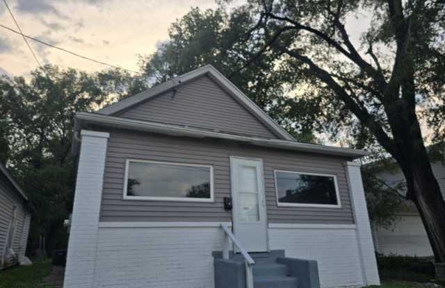 1307 South Blaine Street - 1307 South Blaine Street, Peoria, IL 61605