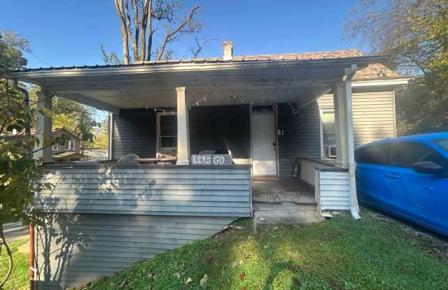 3 Bedroom House - Downtown - Available June 21, 2027! Gallery 3