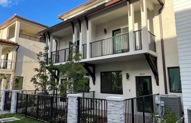 4657 NW 83rd Pkwy photos photos