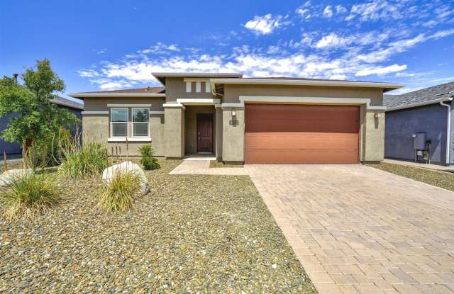 Large floorplan 3 bedroom, 2 bathroom home in Deep Well Ranch - Westwood Community, Prescott Gallery 1
