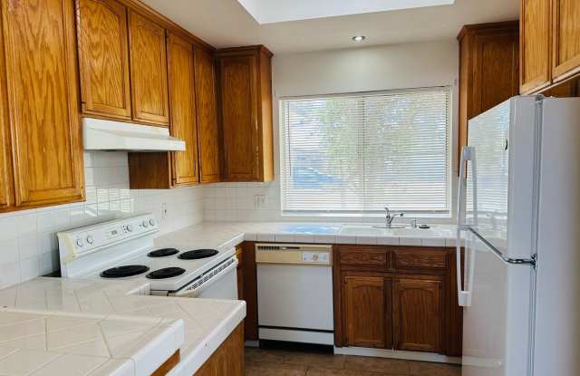 $2,150 Blythe & McKinley, 3 Bedroom - W. Weldon Ave, West Fresno Gallery 3