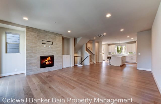 2958 76th Place SE 102 - 2958 76th Pl SE, Mercer Island, WA 98040