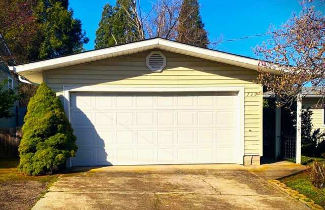 725 Frances - 725 Frances Lane, Ashland, OR 97520 725 Frances - 725 Frances Lane, Ashland, OR 97520