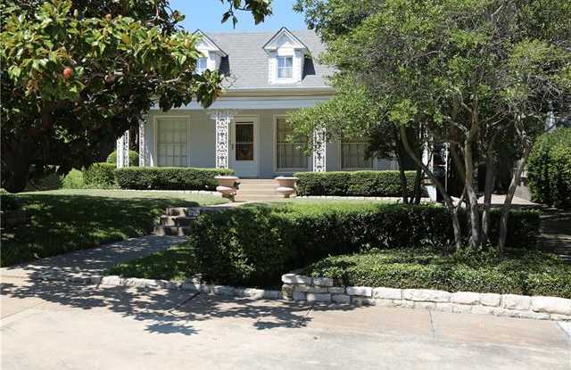 3636 Bellaire Drive N Gallery 2