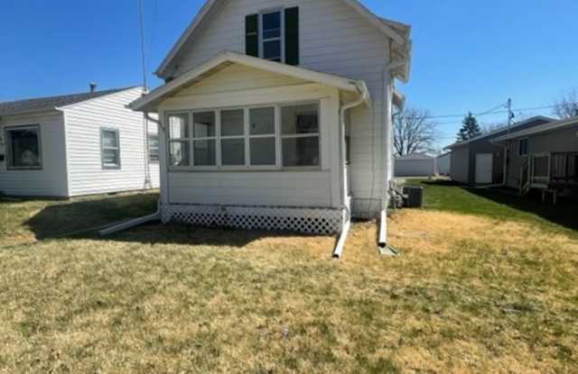 2 Bed - 1 bath house for Rent! **1/2 OFF 1st MONTH RENT!!** Gallery 2