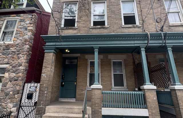 320 S Queen St - 2 photos photos